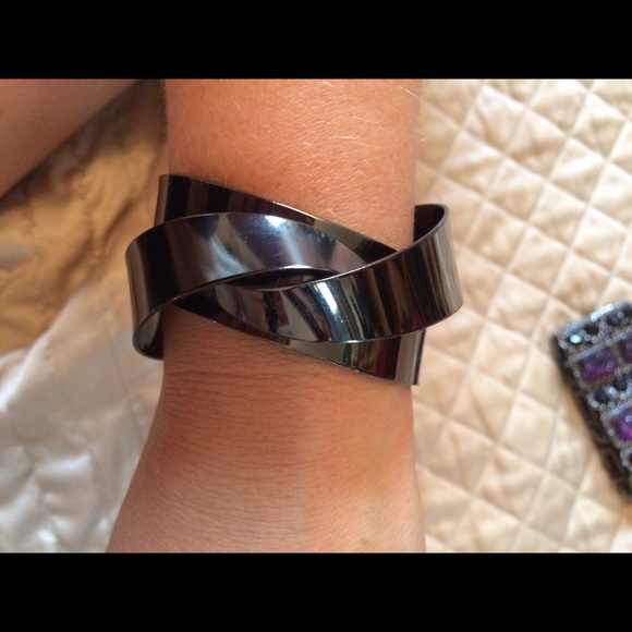 Artsy bracelet. - Picture 2 of 3