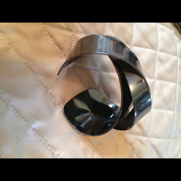 Artsy bracelet. - Picture 3 of 3