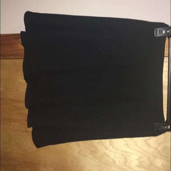 Black breezy skirt
