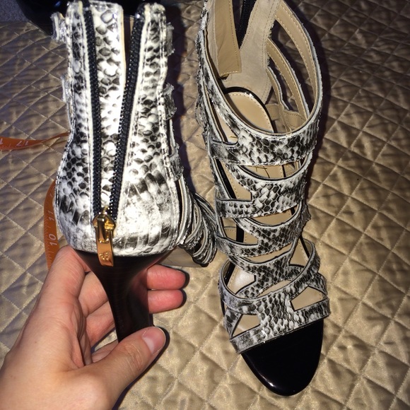 Snake skin print caged stacked heels - Picture 3 of 4