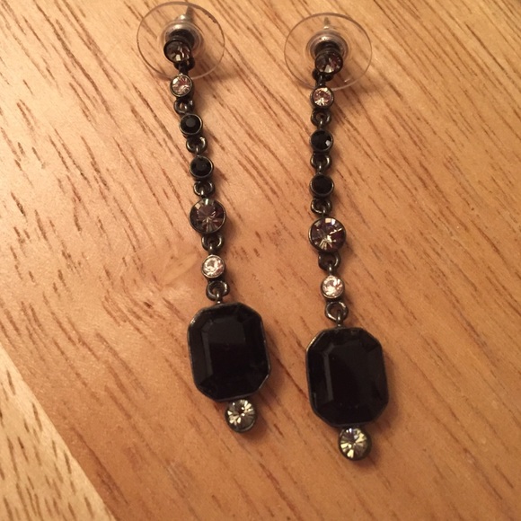 Beautiful earring, bracelet, and necklace set.