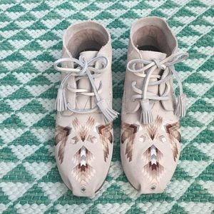 Embroidered tribal grey suede moccasins