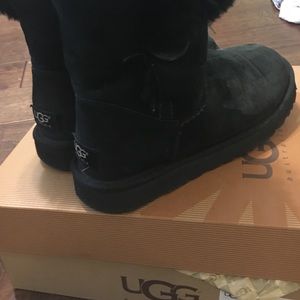 black Bailey button authentic ughh