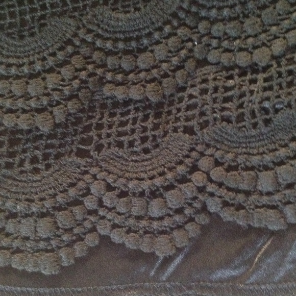 Crotchet/Lace short - Picture 2 of 4