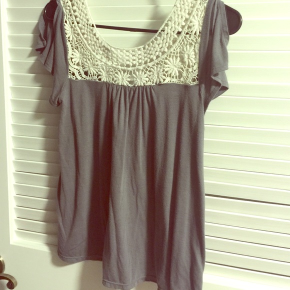 American Eagle top