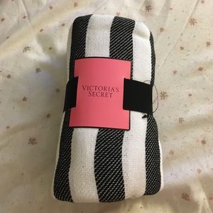 VICTORIA'S SECRET BEACH BLANKET PINK BLACK STRIPE