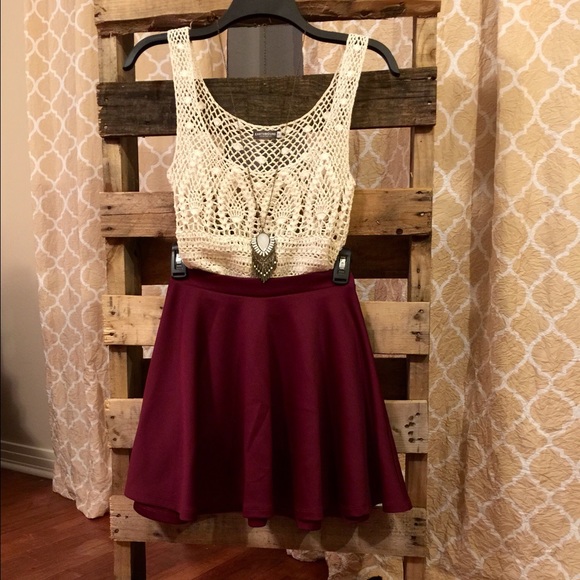 Burgundy high waisted skirt