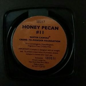 Water canvas creme to powder foundation