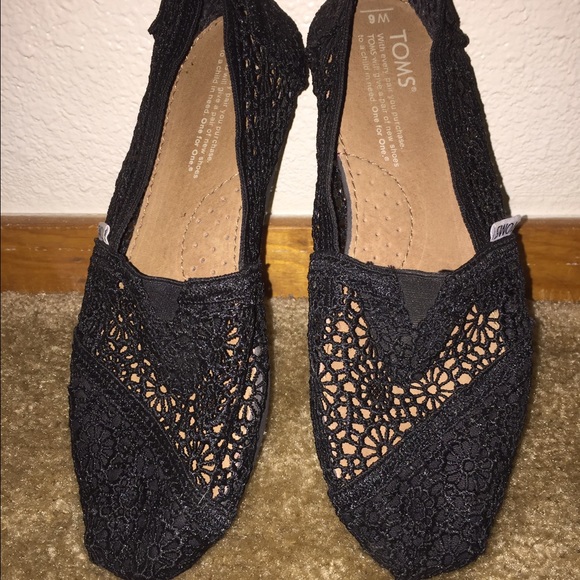 Black laced toms