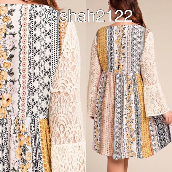 Plus size lace bell sleeves print flowy dress - Picture 3 of 5