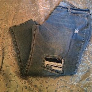 Distressed Boyfriend Cut Cropped Jeans