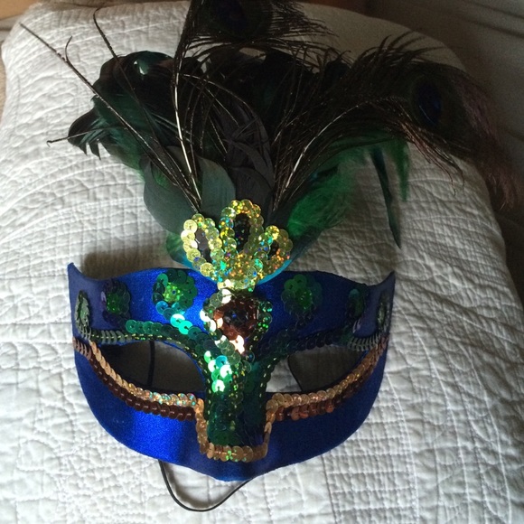 Masquerade mask with feathers - Picture 1 of 1