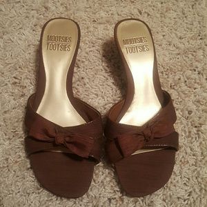 Brown Mootsies Toootsies with bow