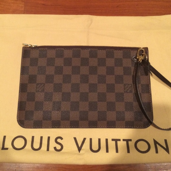 Louis Vuitton neverfull clutch