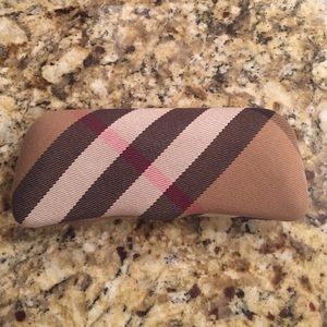 BURBERRY EYE GLASS CASE