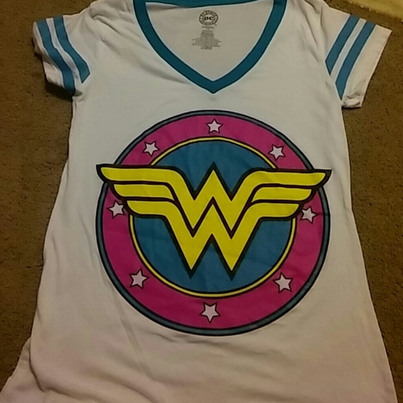 Wonder Woman DC comic shirt lg 11/13