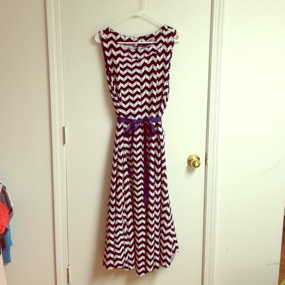 Blue and white chevron knit sleeveless dress