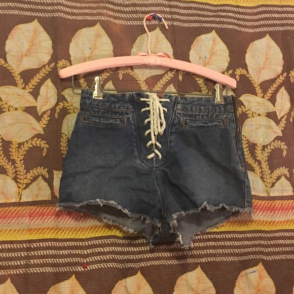 MUST GO! BDG High Rise Shorts