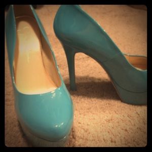 Jessica Simpson teal patent platform size 10
