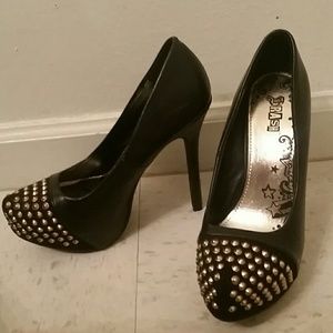 Cute Pumps with Studded Toes