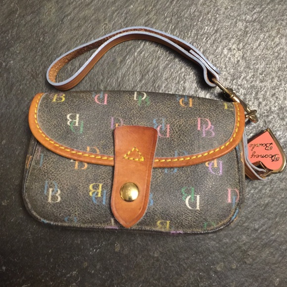 Dooney & Bourke wristlet