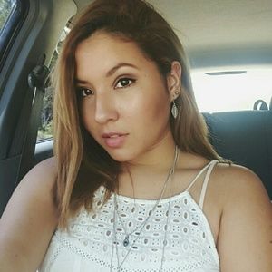 Meet your Posher, Claudia