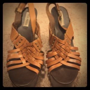 Steve Madden cognac colored sandal wedge size 10