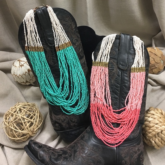🎉🎉SALE🎉🎉Coral (pink) and cream beaded necklace