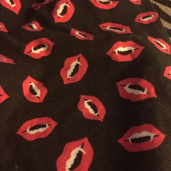 Vampire fang leggings - Picture 2 of 2