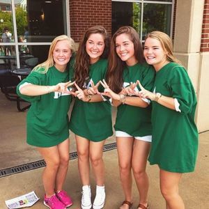 Meet your Posher, Leslie