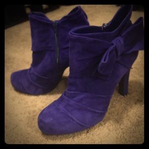 Gianni Bini blue suede bootie, size 10
