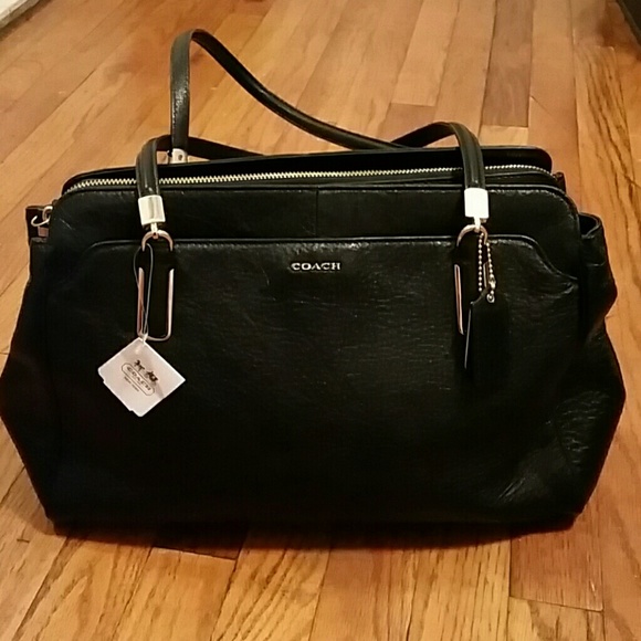 Gorgous Textured Black Leather Purse