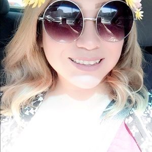 Meet your Posher, Monica