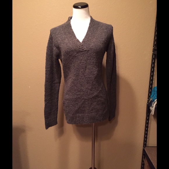 Gap sweater