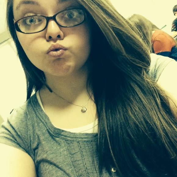 Meet your Posher, Allison - Picture 1 of 1