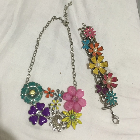 Flower Necklace and Bracelet Matching Set