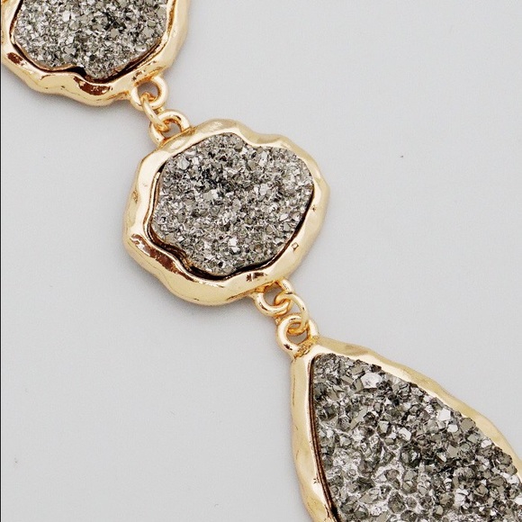 Grey faux Druzy long gold necklace - Picture 2 of 3