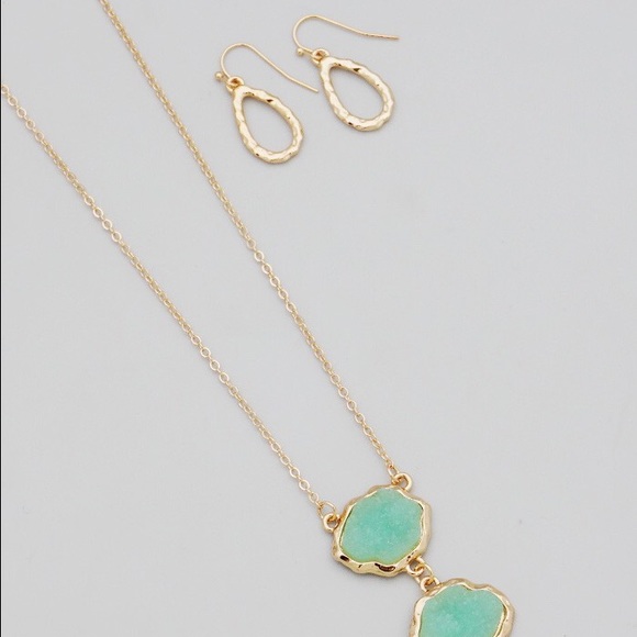 Triple mint faux Druzy long gold necklace - Picture 3 of 3