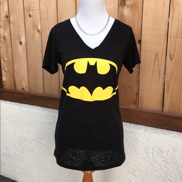 DC Tops - Womens Fitted V Neck Batman T-shirt