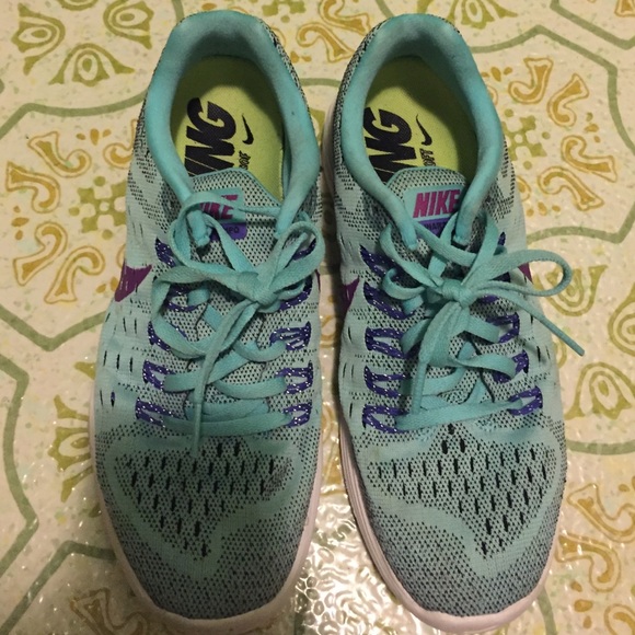 Nike tennis shoes