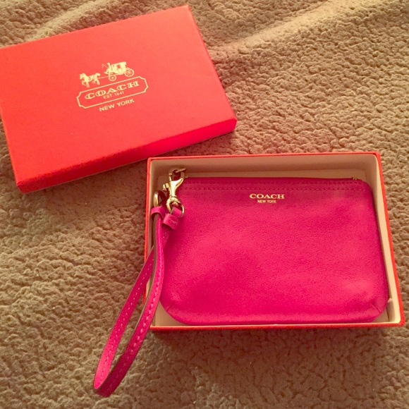 COACH NEW Fuchsia Wrist Wallet