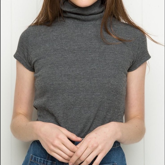 New Brandy Melville Karriane turtleneck