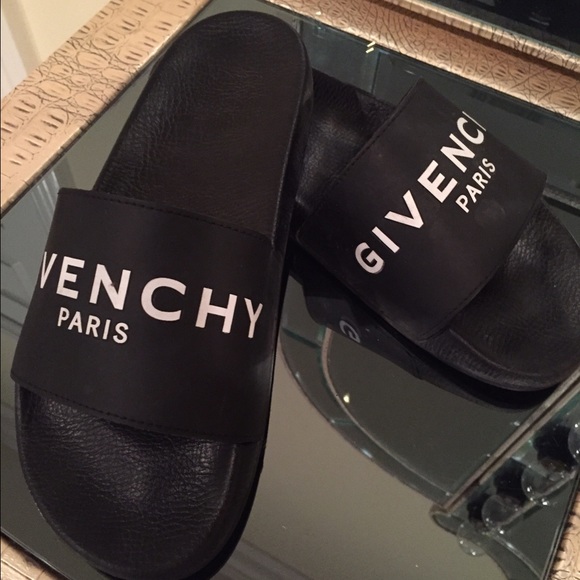 SOLD ! Men's Givenchy rubber logo slide