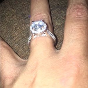 Sterling Silver Halo Ring! Size 7!
