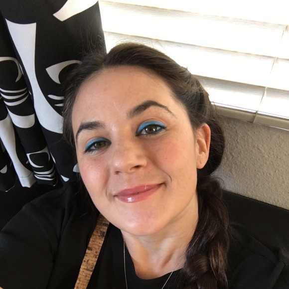 Meet your Posher, Andrea - Picture 1 of 1