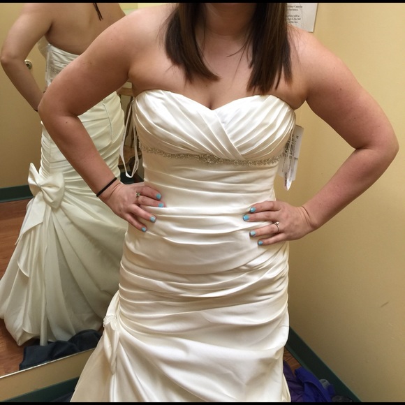 David's Bridal size 10 strapless wedding gown - Picture 2 of 2