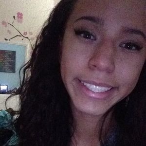 Meet your Posher, Caela