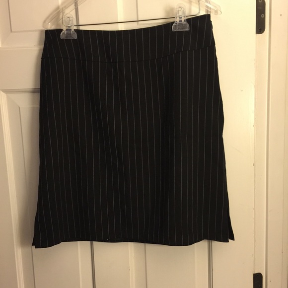 Amanda Smith pencil skirt, sz 12, black pinstripe