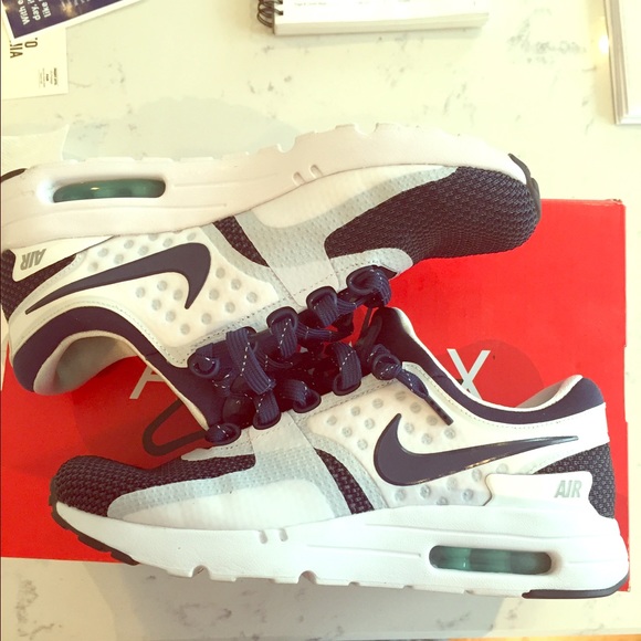 LOWERED! Nike air max zero QS