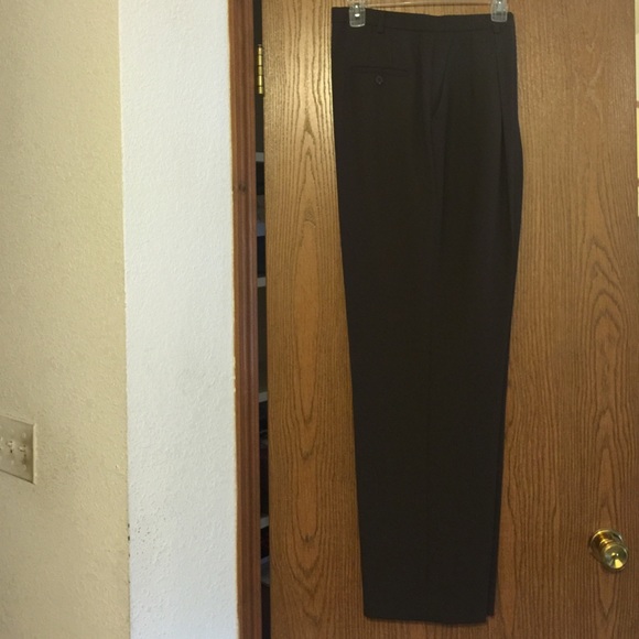Pleated Pant with One Hip Pocket